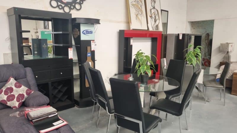 Comedor Mesa Cristal 25 y Silla DC978*BK